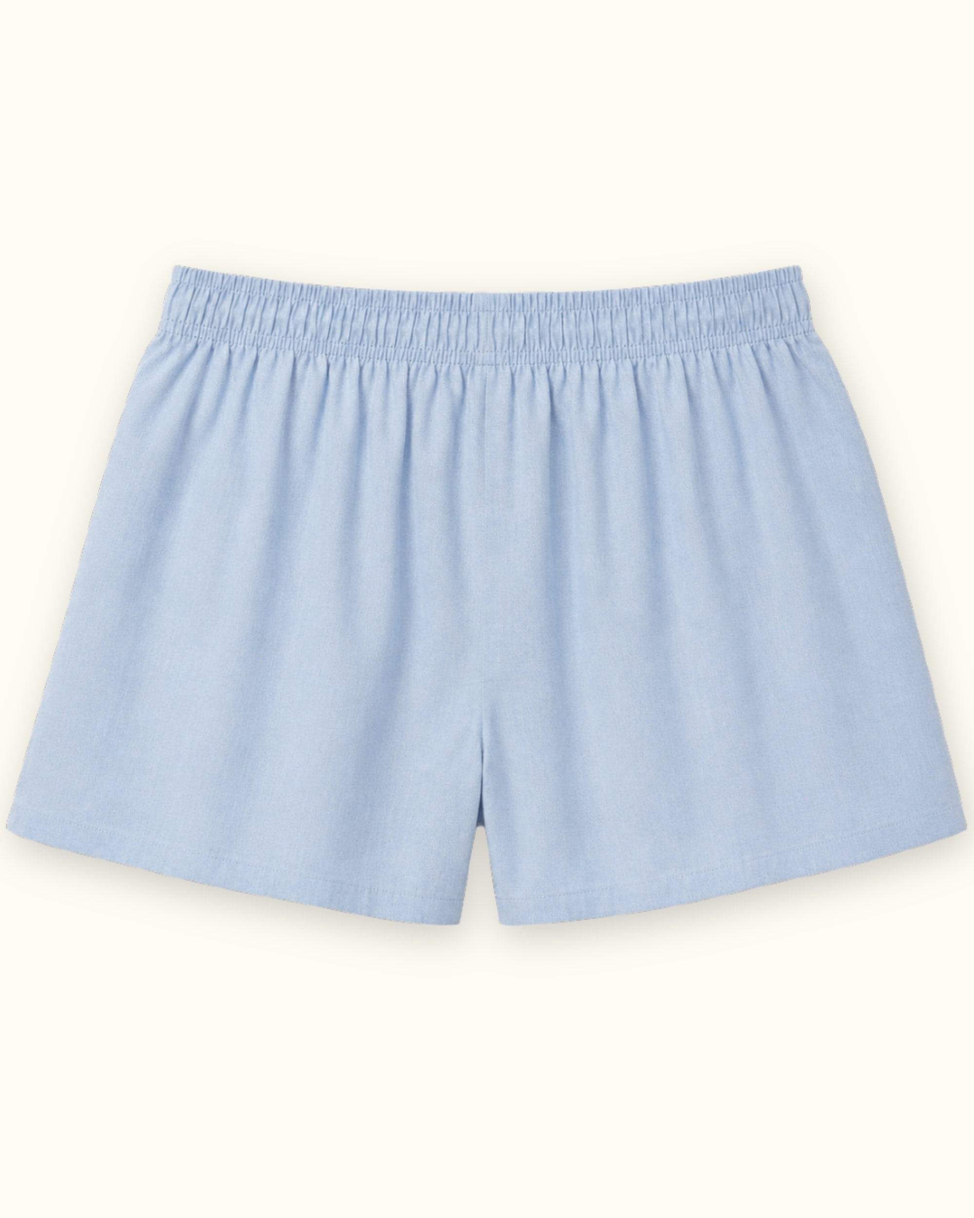 Short tipo bóxer de algodón en azul claro, vista trasera, mostrando la cintura y la forma de la pernera