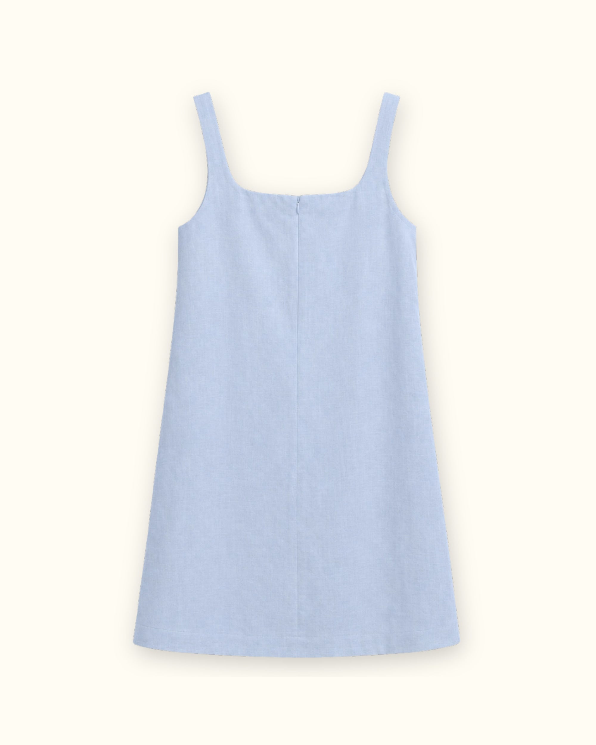 Vestido mini de lino en azul claro, vista trasera, mostrando el escote y la silueta del vestido