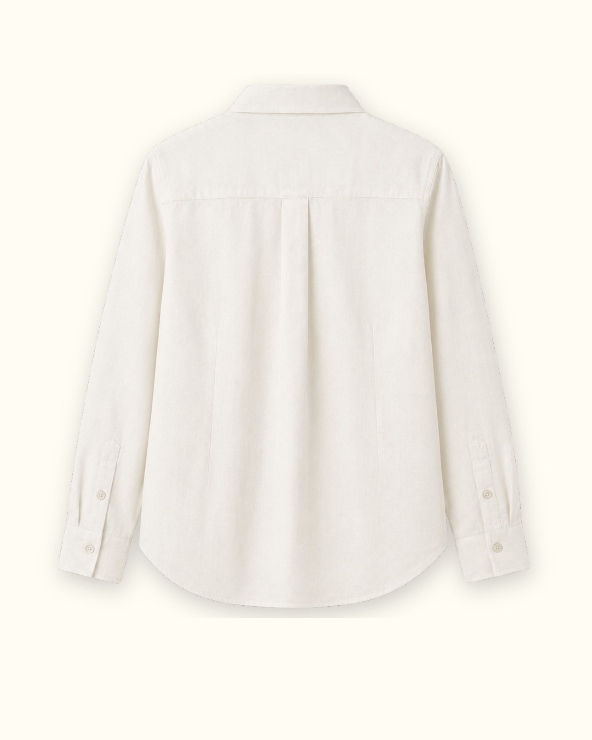 Chemise en lin coupe regular off whitee, vue de dos, montrant le col, l’ourlet et la coupe décontractée