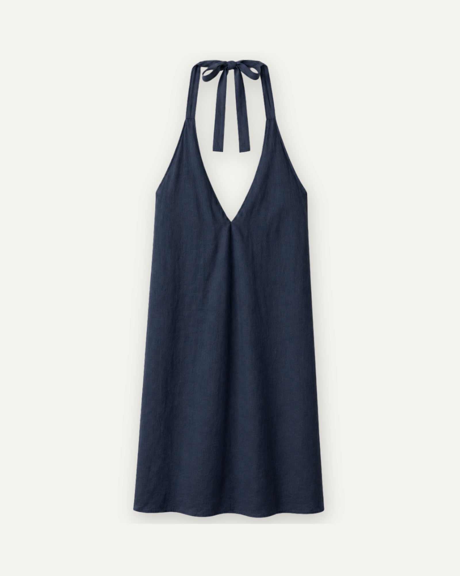 Vestido halter de lino en azul marino, vista frontal, mostrando el escote y la silueta del vestido